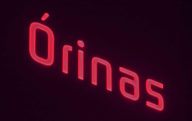 赤く点灯する「Orinas」のLEDサイン=西脇市下戸田 赤く点灯する「Orinas」のLEDサイン=西脇市下戸田