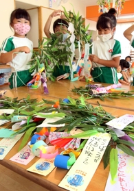 園児らが願い事を書いたアマビエをデザインした短冊=泉こども園 園児らが願い事を書いたアマビエをデザインした短冊=泉こども園