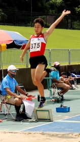 陸上男子走り幅跳び 自己ベストで優勝した北条の藤本涼哉選手=加古川運動公園陸上競技場 陸上男子走り幅跳び 自己ベストで優勝した北条の藤本涼哉選手=加古川運動公園陸上競技場