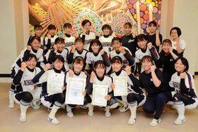 県高校総体でベスト4に入賞した西脇高校女子ソフトボール部=西脇市野村町 県高校総体でベスト4に入賞した西脇高校女子ソフトボール部=西脇市野村町