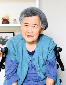 母とみゑさんを空襲で亡くした田中たね子さん=2021年6月、西脇市高田井町 母とみゑさんを空襲で亡くした田中たね子さん=2021年6月、西脇市高田井町