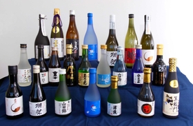 乾杯まつり特設サイトで販売予定の日本酒の数々=加東市社 乾杯まつり特設サイトで販売予定の日本酒の数々=加東市社