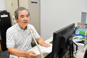 ワクチン接種を促す市民向けのメッセージを録音する藤田位医師=西脇市役所 ワクチン接種を促す市民向けのメッセージを録音する藤田位医師=西脇市役所