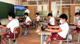 10年、20年後の西在田のまちをつくる児童たち=西在田小学校 10年、20年後の西在田のまちをつくる児童たち=西在田小学校