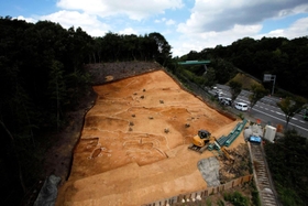 道路建設工事前の調査で発見された池尻東山遺跡=小野市池尻町(県教育委員会・県まちづくり技術センター提供) 道路建設工事前の調査で発見された池尻東山遺跡=小野市池尻町(県教育委員会・県まちづくり技術センター提供)