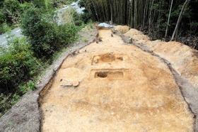 池尻東山遺跡と並行して発掘調査が実施された市場南山1号墳=小野市市場町(県まちづくり技術センター・県教育委員会提供) 池尻東山遺跡と並行して発掘調査が実施された市場南山1号墳=小野市市場町(県まちづくり技術センター・県教育委員会提供)