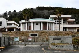 閉校後、植物性シリカ製造所として利用されている旧八千代北小=多可町八千代区下村 閉校後、植物性シリカ製造所として利用されている旧八千代北小=多可町八千代区下村