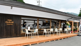 テラス席など30席を備える=多可町加美区的場 テラス席など30席を備える=多可町加美区的場