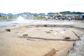 弥生時代後期の竪穴建物が確認された発掘現場=加西市中富町 弥生時代後期の竪穴建物が確認された発掘現場=加西市中富町