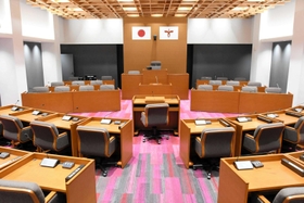 西脇市議会の議場=同市下戸田 西脇市議会の議場=同市下戸田
