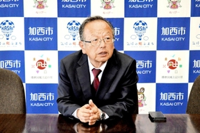 加西市長選で初当選を果たし、抱負を語る高橋晴彦氏=市役所 加西市長選で初当選を果たし、抱負を語る高橋晴彦氏=市役所