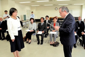 女性議員が3人に増えた加西市議の当選証書付与式=加西市役所 女性議員が3人に増えた加西市議の当選証書付与式=加西市役所