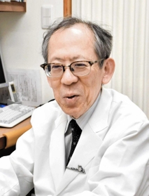 摂食障害との向き合い方を話す高宮静男院長=明石市、たかみやこころのクリニック(2019年撮影) 摂食障害との向き合い方を話す高宮静男院長=明石市、たかみやこころのクリニック(2019年撮影)