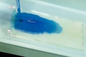 日本触媒が新たに開発した高吸水性樹脂(同社提供)