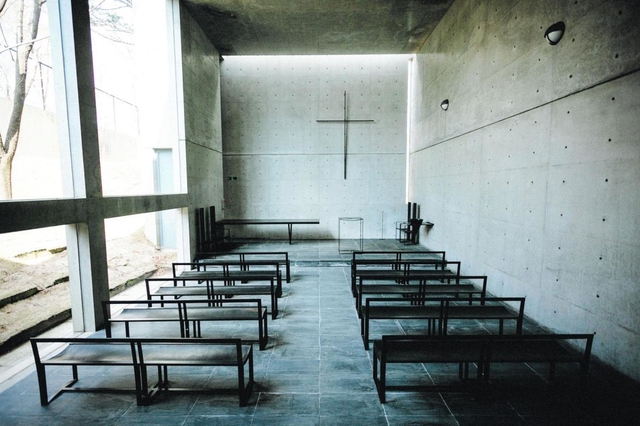 建築家、安藤忠雄さんが手がけた「風の教会」の礼拝堂=神戸市灘区(ナノヒューマンプロモーション提供)