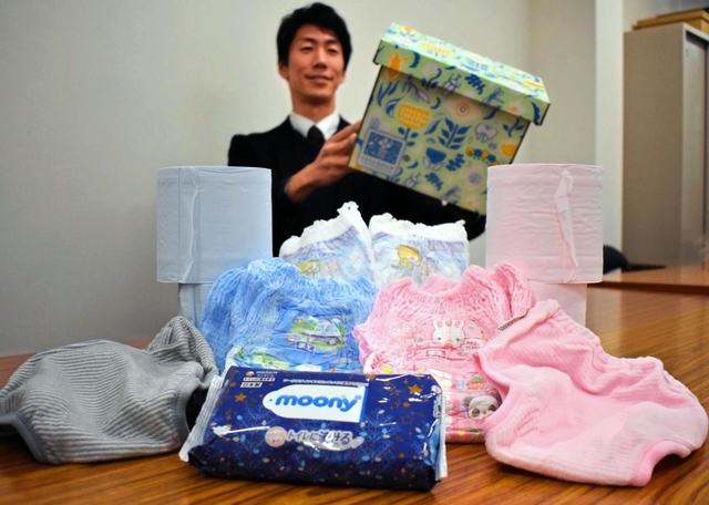 排せつ訓練を始める際に必要なグッズが気軽に試せるトイトレセット=西宮市田中町4