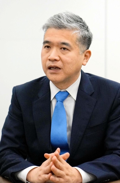 神戸新聞社の取材に対し、関西進出の意欲を語るオーケーの二宮涼太郎社長=16日午後、横浜市西区(撮影・西井由比子)