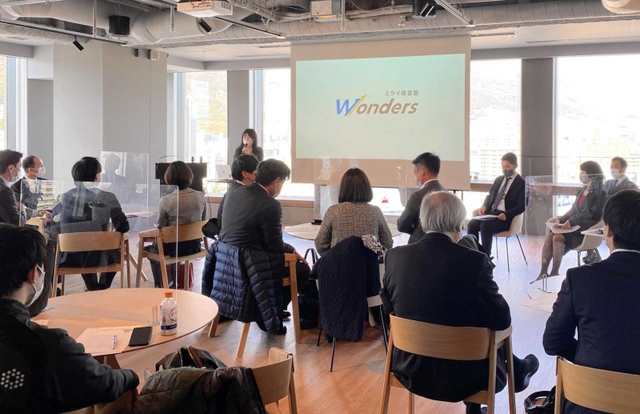 デザイン経営の実践に向けて12社が報告した中間共有会=神戸市中央区加納町4、アンカー神戸