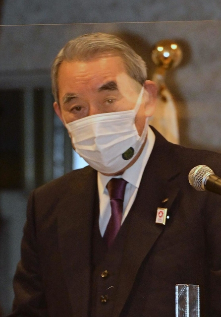 オンライン開催の関西財界セミナーで、主催者を代表して問題提起する関西経済連合会の松本正義会長=大阪市北区(撮影・中西幸大)