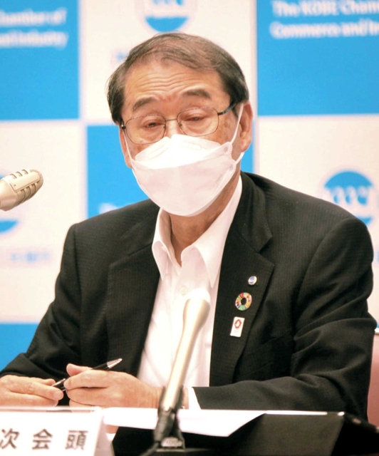 神戸商工会議所の次期役員体制について語る家次恒会頭=神戸市中央区港島中町6(撮影・大盛周平)