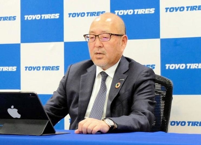 サッカー日本代表のサポーティングカンパニーとして、W杯での快進撃を喜ぶTOYOTIREの清水隆史社長(同社提供)