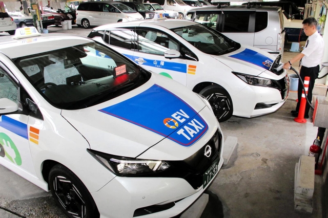 山陽タクシーが導入した電気自動車(EV)のタクシー=神戸市垂水区東垂水町、同社垂水営業所