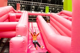 神戸ファッションプラザに3月開業する「ロッコウアイパーク」内のスポーツ娯楽施設のイメージ(SCコミュニケーションズ提供)