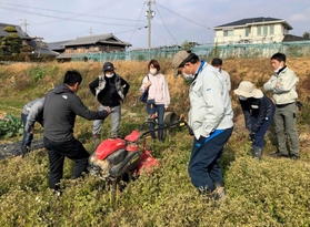 神戸市西区で昨年開かれた研修会の様子(パソナ農援隊提供) 神戸市西区で昨年開かれた研修会の様子(パソナ農援隊提供)