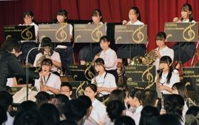 ショスタコービッチの「祝典序曲」を奏でる吹奏楽部員=星陵高校 ショスタコービッチの「祝典序曲」を奏でる吹奏楽部員=星陵高校