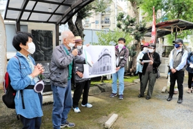 神戸空襲の被災地をたどった「戦跡ウオーキング」=神戸市兵庫区東柳原町 神戸空襲の被災地をたどった「戦跡ウオーキング」=神戸市兵庫区東柳原町