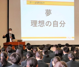 将来への心構えなどを話す吉井さん=神戸市北区大脇台9 将来への心構えなどを話す吉井さん=神戸市北区大脇台9
