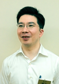本について語る堀内理さん=神戸市中央区三宮町1 本について語る堀内理さん=神戸市中央区三宮町1