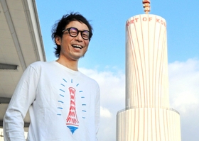 「宇宙一の存在に」と神戸ポートタワーへの愛を語る坂野雅さん=神戸市中央区波止場町 「宇宙一の存在に」と神戸ポートタワーへの愛を語る坂野雅さん=神戸市中央区波止場町