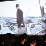 井吹台中学校(神戸市西区井吹台西町2)で17日、太平洋戦争末期の沖縄戦を描いた映画「島守の塔」(神戸新聞社など製作)の上映会が開かれた。5月の修学旅行で現地を訪ねる3年生約410人が、事前学習の一環として鑑賞。住民が巻き込まれた悲惨な地上戦について知識を深めた。
