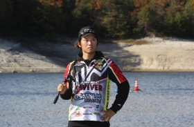 ホームグラウンドとして愛着のある東条湖を背に、バスフィッシングの未来を語る三原直之さん=加東市、東条湖 ホームグラウンドとして愛着のある東条湖を背に、バスフィッシングの未来を語る三原直之さん=加東市、東条湖