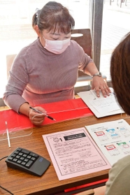 マイナンバーカードの申請から支援する窓口=イオン三木青山店 マイナンバーカードの申請から支援する窓口=イオン三木青山店