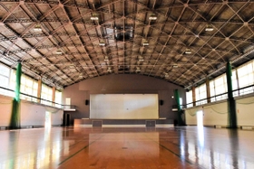 老朽化が進み、閉館が決まった市民体育館=三木市福井 老朽化が進み、閉館が決まった市民体育館=三木市福井