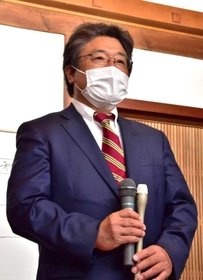 敗戦の弁を述べる薮本吉秀氏=三木市志染町戸田 敗戦の弁を述べる薮本吉秀氏=三木市志染町戸田