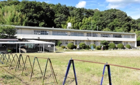 跡地利用について議論がされる中吉川小学校=三木市吉川町大畑 跡地利用について議論がされる中吉川小学校=三木市吉川町大畑