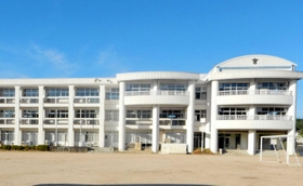 旧上吉川小学校=三木市吉川町前田(三木市提供) 旧上吉川小学校=三木市吉川町前田(三木市提供)
