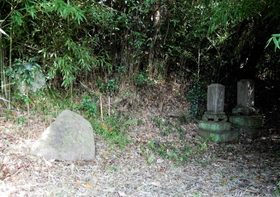 市内最古の板碑である吉川町鍛治屋の阿弥陀三尊種子板碑(みき歴史資料館提供) 市内最古の板碑である吉川町鍛治屋の阿弥陀三尊種子板碑(みき歴史資料館提供)