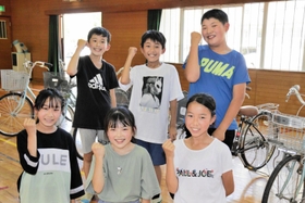 県大会に臨む自転車クラブの児童たち=自由が丘東小学校 県大会に臨む自転車クラブの児童たち=自由が丘東小学校