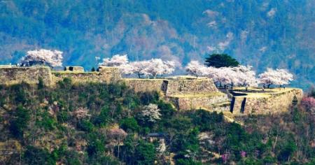 「天空の城」と呼ばれる竹田城=朝来市和田山町竹田
