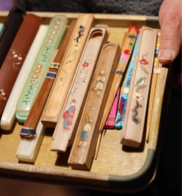 木製の箸箱=三田市三田町 木製の箸箱=三田市三田町