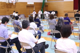高平幼稚園の再編、統合に関する説明会に参加した保護者や地域住民ら=三田市下里 高平幼稚園の再編、統合に関する説明会に参加した保護者や地域住民ら=三田市下里