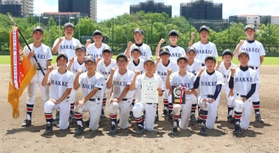 優勝した八景中のメンバー=駒ケ谷運動公園野球場 優勝した八景中のメンバー=駒ケ谷運動公園野球場