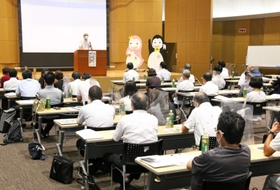 少年少女の非行防止や更生支援について考えた参加者=三田市総合福祉保健センター 少年少女の非行防止や更生支援について考えた参加者=三田市総合福祉保健センター