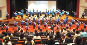 昨年の定期演奏会の様子=県立人と自然の博物館ホロンピアホール(提供) 昨年の定期演奏会の様子=県立人と自然の博物館ホロンピアホール(提供)