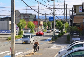 市内の商業地で最も価格の高かった地点の周辺=三田市西山1(撮影・小森有喜) 市内の商業地で最も価格の高かった地点の周辺=三田市西山1(撮影・小森有喜)