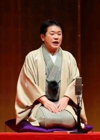 「皿屋敷」を演じる笑福亭瓶吾さん 「皿屋敷」を演じる笑福亭瓶吾さん